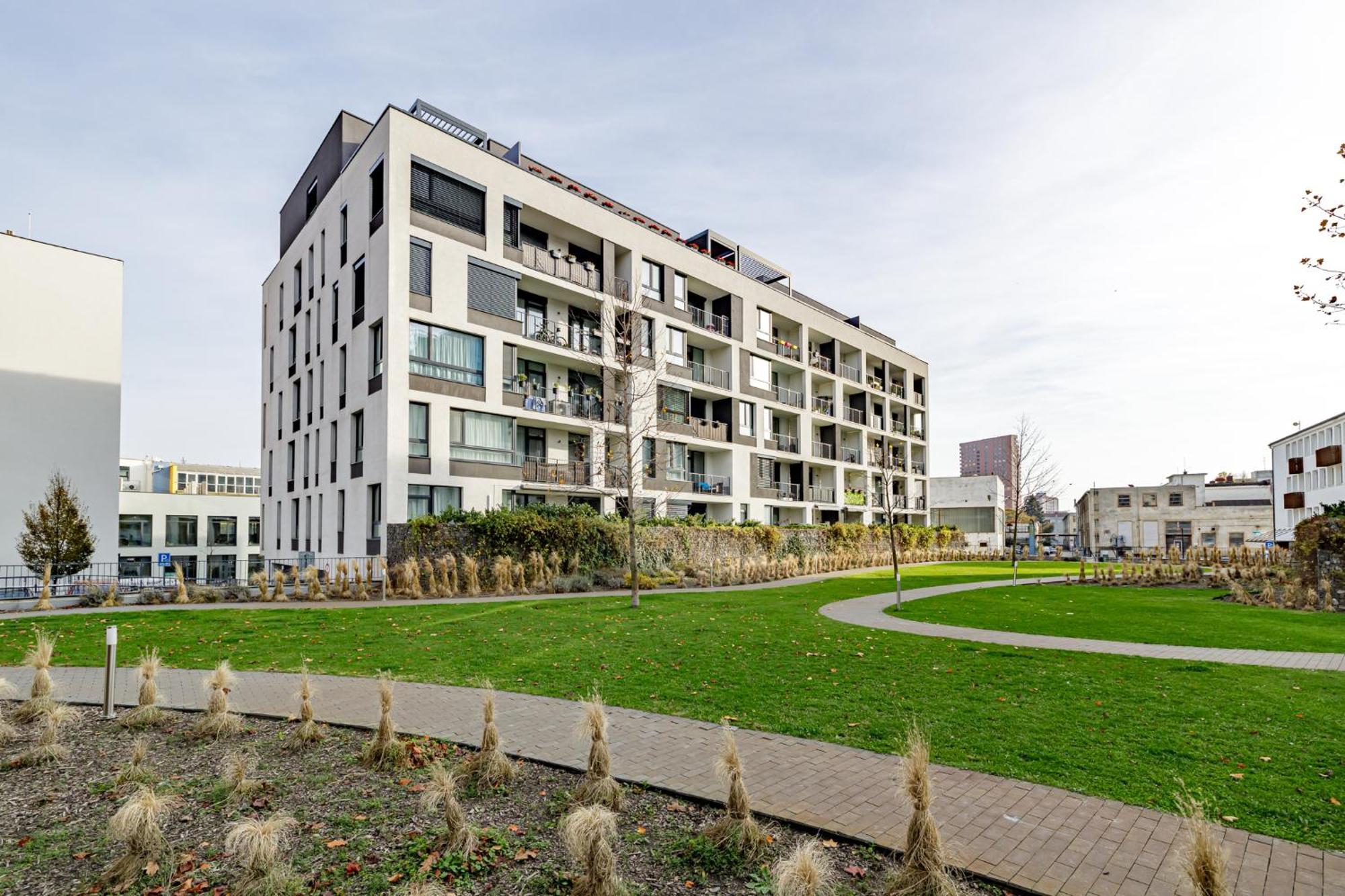 Ahoj Park, Terrace Vibes Studio, Private Parking Apartmán *
