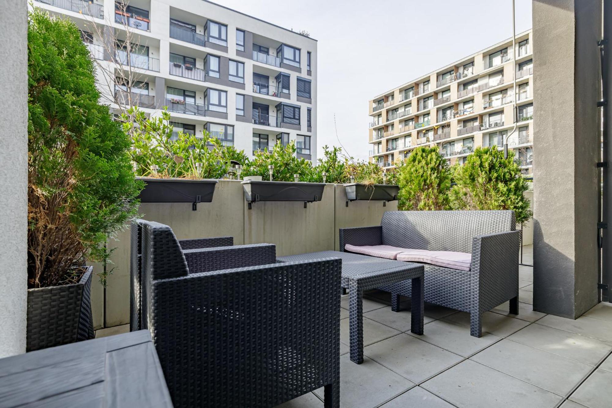 Ahoj Park, Terrace Vibes Studio, Private Parking Apartmán *